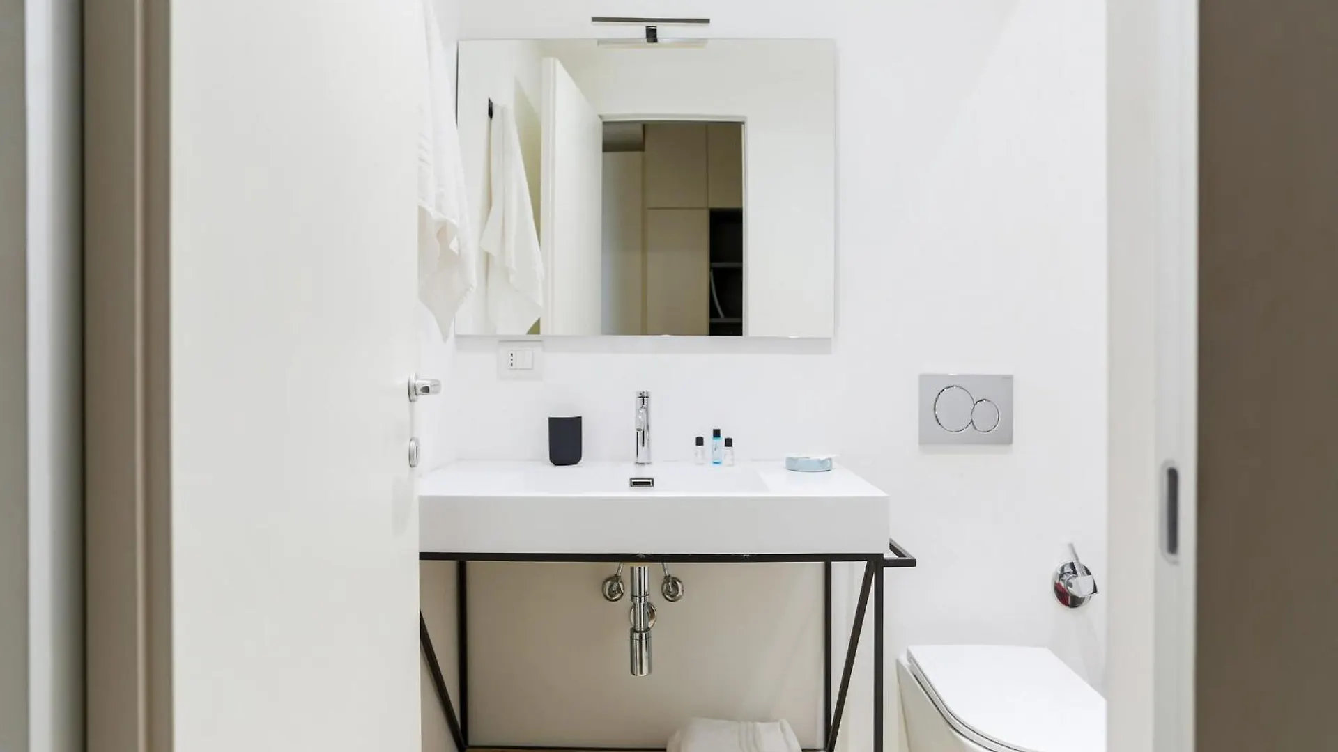 The Best Rent - Bright One-Bedroom Apartment In Corso Vittorio Emanuele II Milano