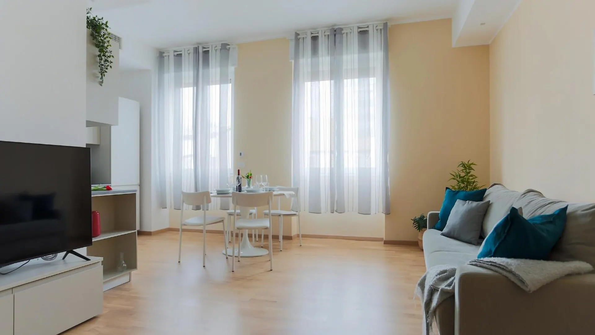 The Best Rent - Bright One-Bedroom Apartment In Corso Vittorio Emanuele II Milan