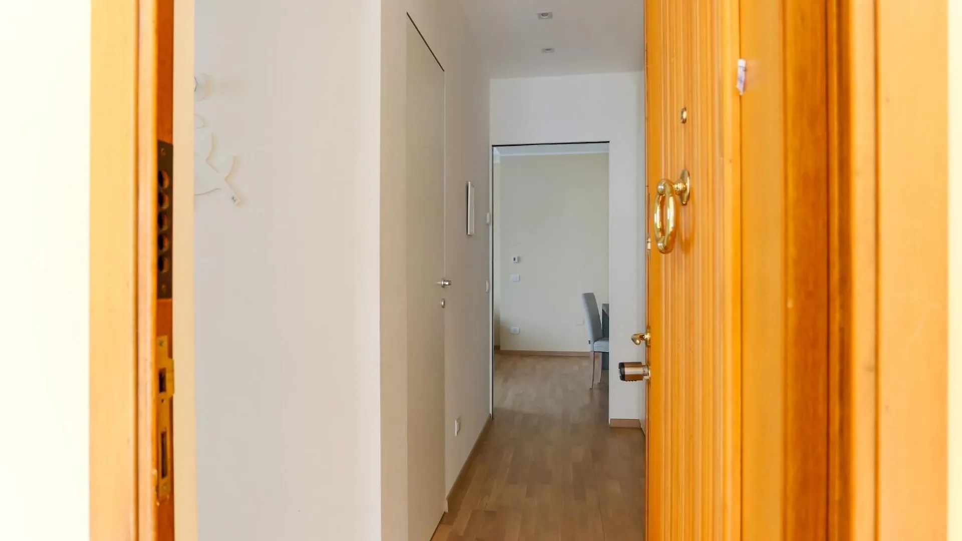 The Best Rent - Bright One-Bedroom Apartment In Corso Vittorio Emanuele II Milán