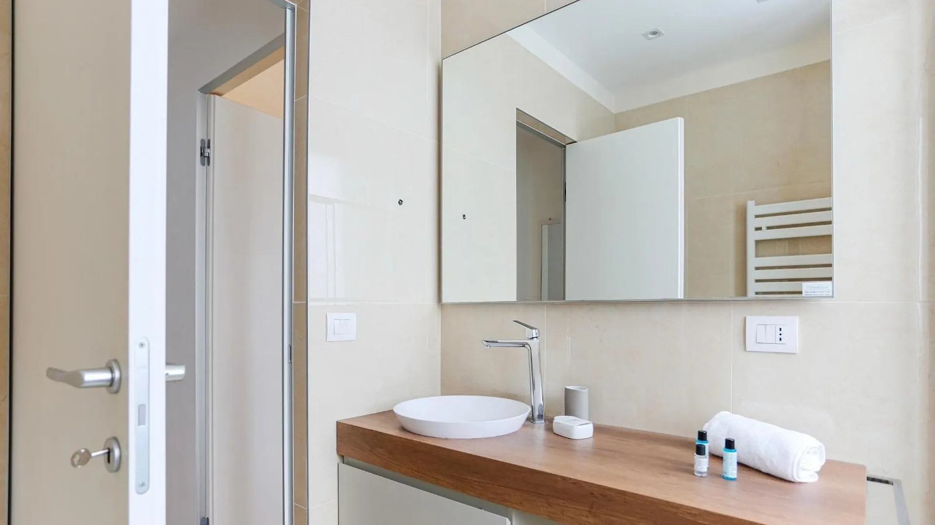 The Best Rent - Bright One-Bedroom Apartment In Corso Vittorio Emanuele II Milan
