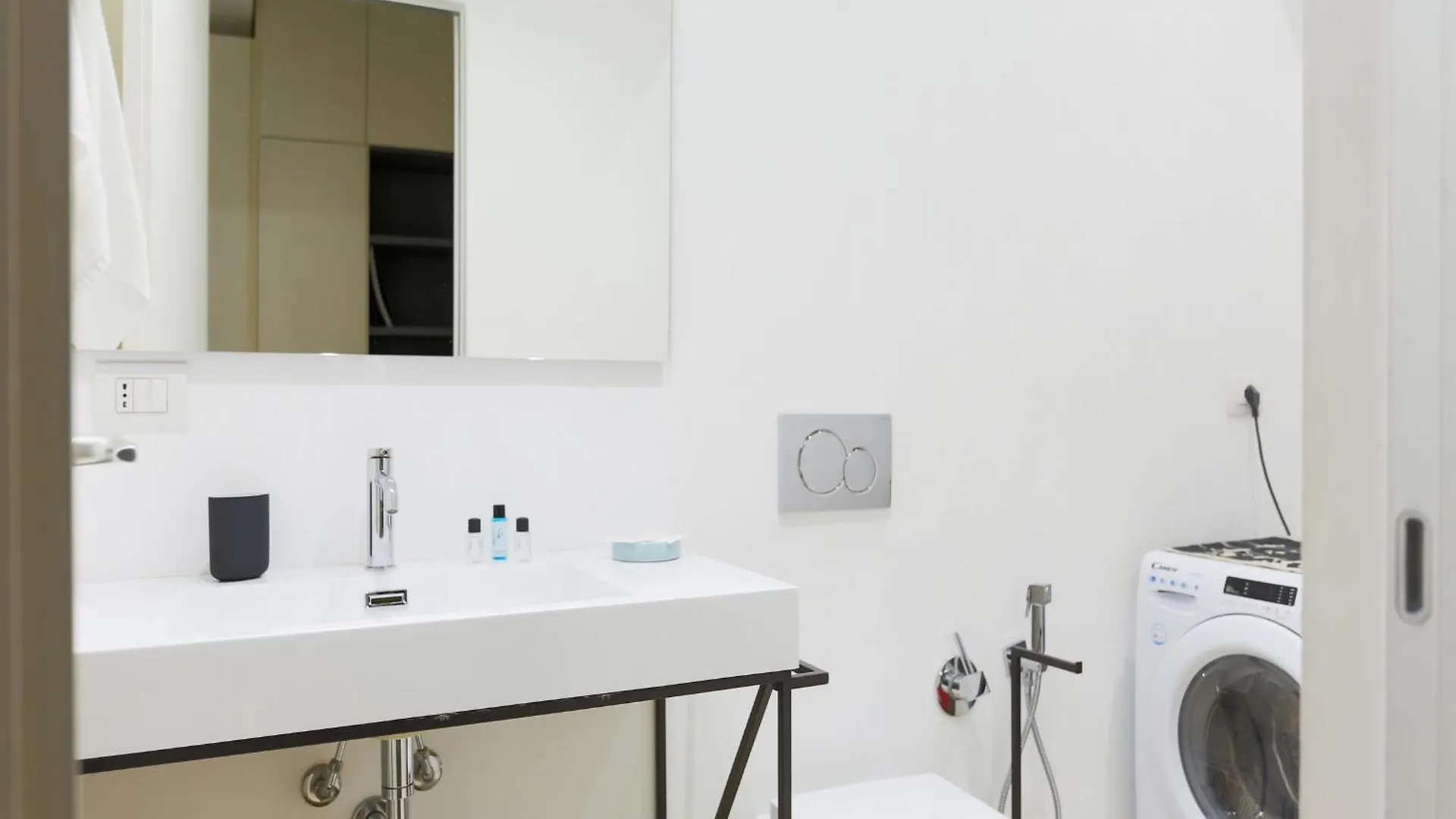 The Best Rent - Bright One-Bedroom Apartment In Corso Vittorio Emanuele II Milan