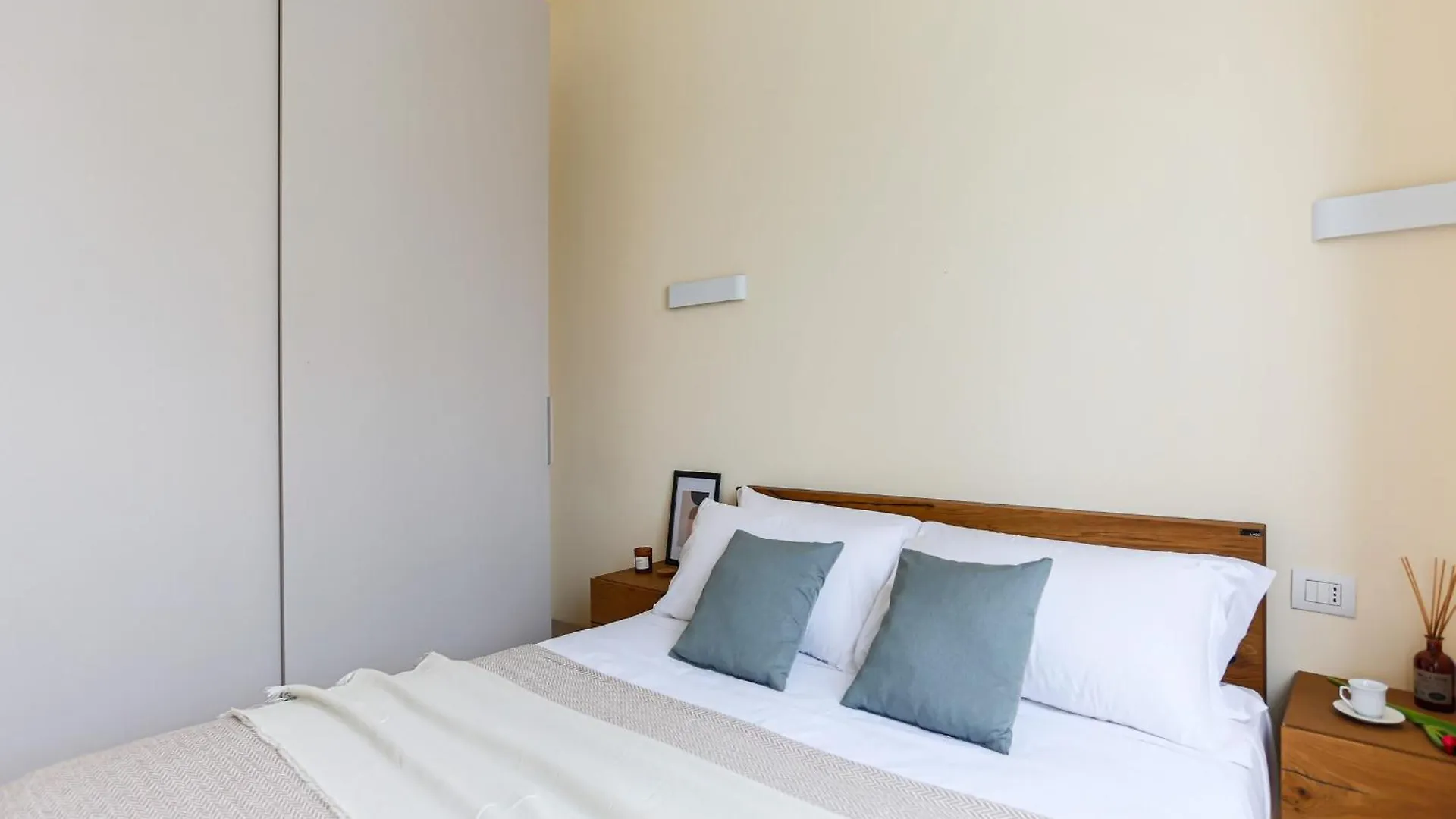 The Best Rent - Bright One-Bedroom Apartment In Corso Vittorio Emanuele II Milan