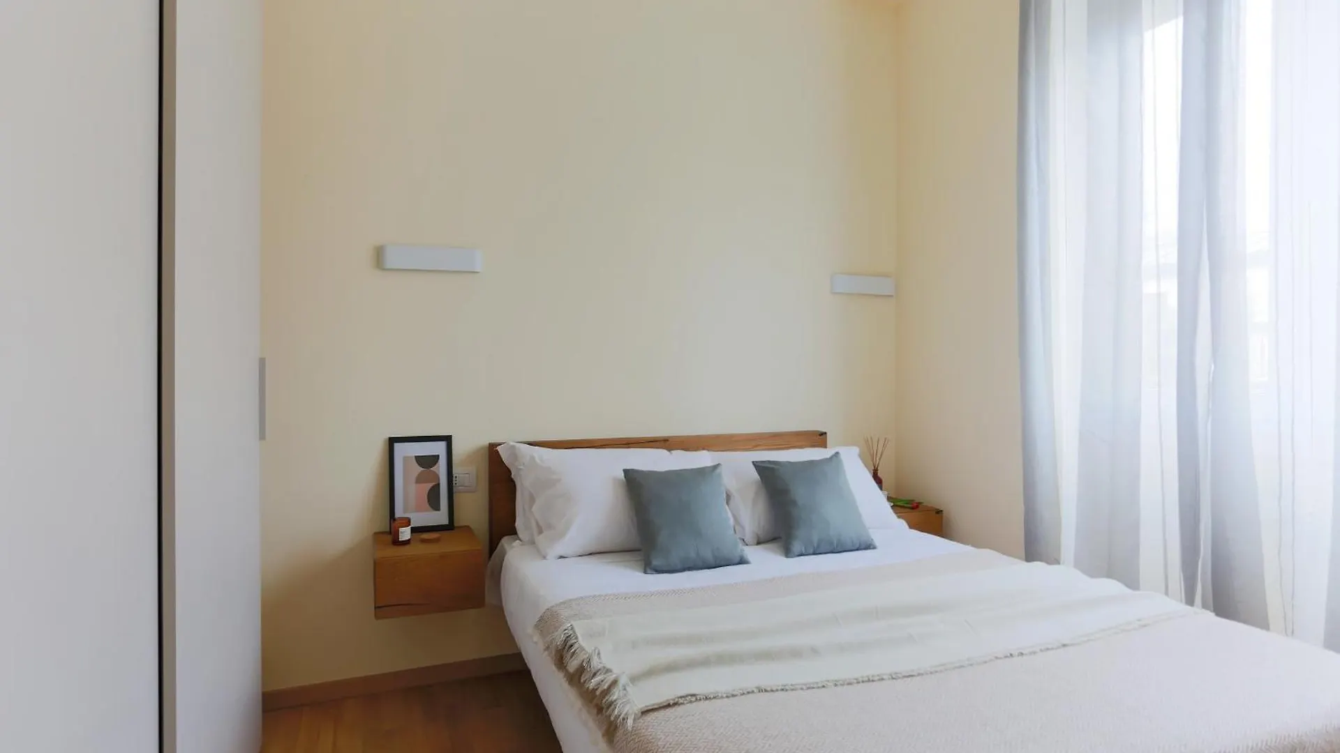 The Best Rent - Bright One-Bedroom Apartment In Corso Vittorio Emanuele II Milan